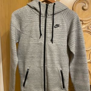Nike Men’s zippered hoodie